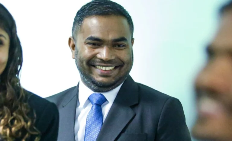 ޓެކްސް އެޕީލް ޓްރިބިއުނަލަށް ކުރީގެ ފަނޑިޔާރު މަހާޒުގެ ނަންފުޅު ހިމެނޭހެން ހަތް ބޭފުޅެއްގެ ނަންފުޅު ފޮނުއްވަައިފި