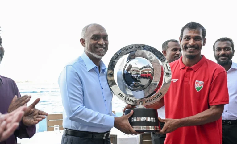 ފުޓްބޯޅަ ކުރިއެރުވުމަށް ފުރިހަމަ އެހީތެރިކަމާއި އެއްބާރުލުން ދޭނަން: ރައީސް