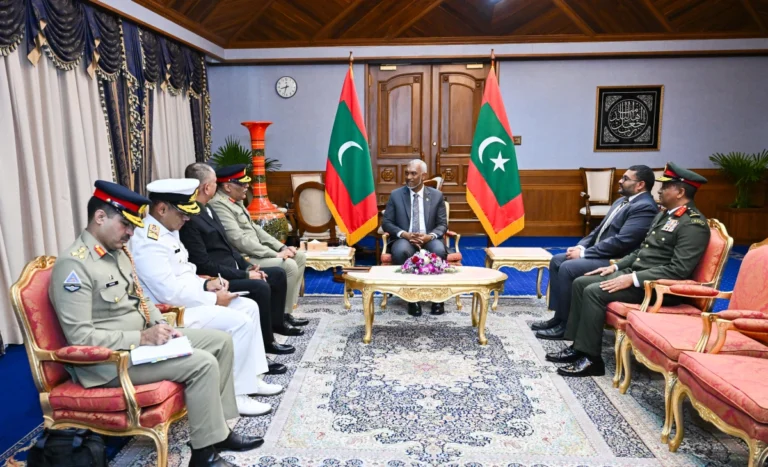 ޕާކިސްތާނުގެ ޖެނެރަލް ސާޙިރް ޝަމްޝާދް، ރައީސްގެ އަރިހަށް އިޙުތިރާމުގެ ޒިޔާރަތެއް ކުރައްވައިފި