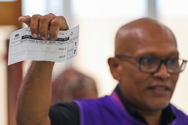 ފޭދޫ ރައްޔިތުން ވަކިވާކަށް ބޭނުމެއް ނުވި، ހުޅުދޫ އާއި މީދޫ ރައްޔިތުން ބޭނުންވީ ވަކިވާން