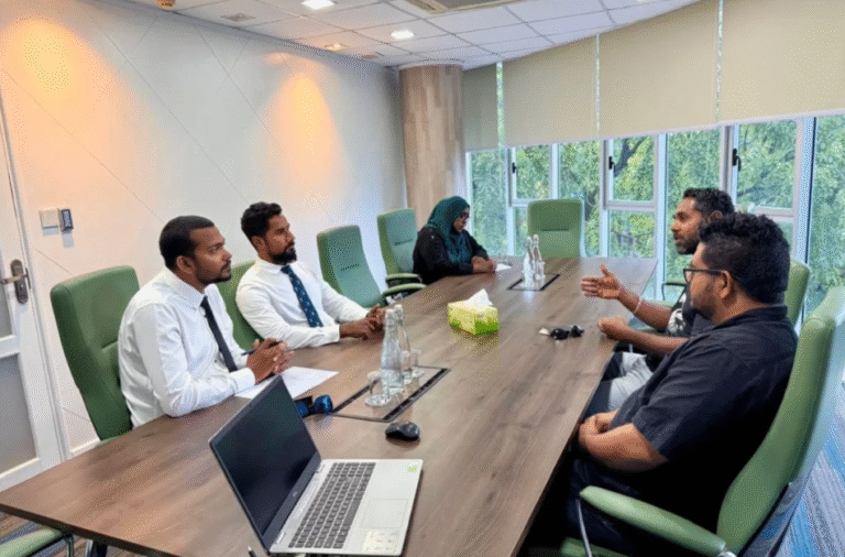 ފަސް މިލިއަން ގަސް އިންދުމުގެ މަޝްރޫއަށް ޒުވާން ދަނޑުވެރިޔާގެ އެހީތެރިކަން ހޯދަނީ