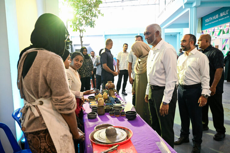 ރައީސް މުއިއްޒު މާލޭ “ޒުވާނުންގެ ވެހި” ރަސްމީކޮށް ހުޅުއްވައިދެއްވައިފި