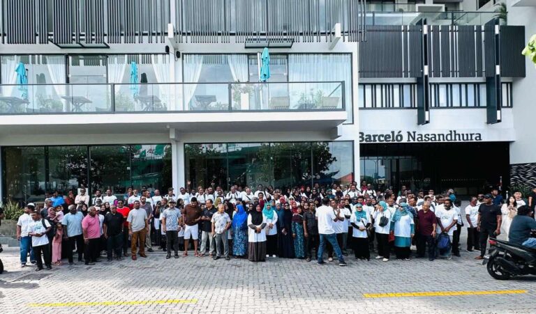 ޕީއެންސީގެ ބޮޑު ޖަލްސާއަށް ވަރަށް ގިނަ އަދަދެއްގެ މީހުން މާލެ އަށް