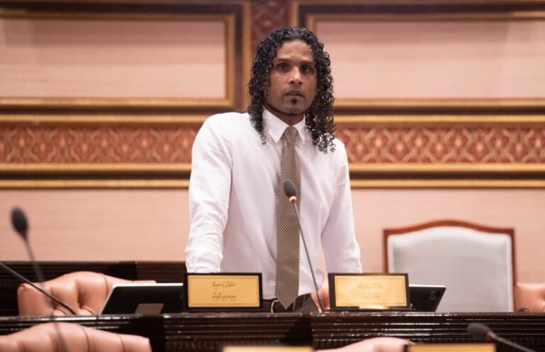 އޮކްޓޫބަރު 3 ގެ މުޒާހަރާ އިން ހައްޔަރު ކުރި މީހުންނަށް ދައުވާ ނުކުރަން ނިންމައިފި