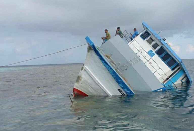 ފަރެސްމާތޮޑާ ބޯޓެއް އަޑިއަށްގޮސް ހުރިހާ މުދަލެއް ހަލާކުވެއްޖެ