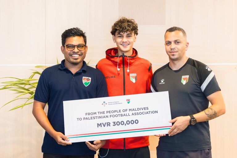 ފަލަސްޠީނު ފުޓްބޯޅައަށް އެހީވުމަށް އެފްއޭއެމުން އެއްކުރި ފައިސާ ހަދިޔާކޮށްފި