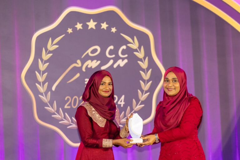15 ފަރާތަކަށް ރެހެންދި އެވޯޑް ދީފި