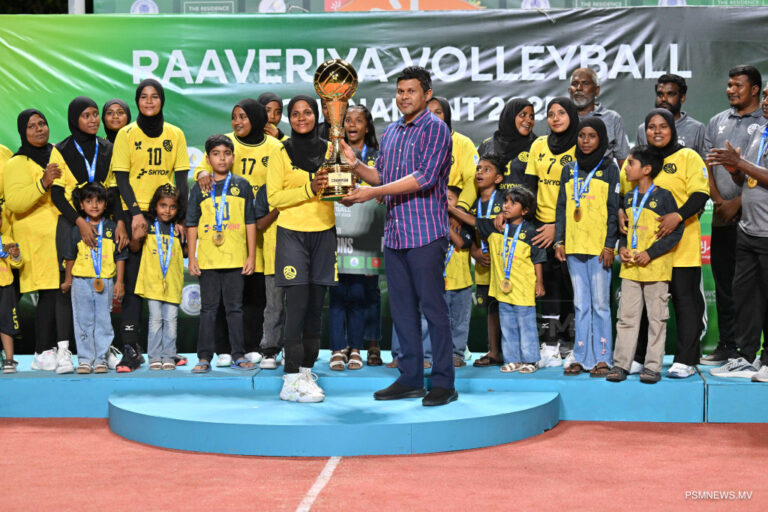 ނައިބު ރައީސް ރާވެރިޔާ ވޮލީބޯޅަ މުބާރާތުގެ ނިންމުމުގެ ރަސްމިއްޔާތު ޝަރަފްވެރިކޮށްދެއްވައިފި