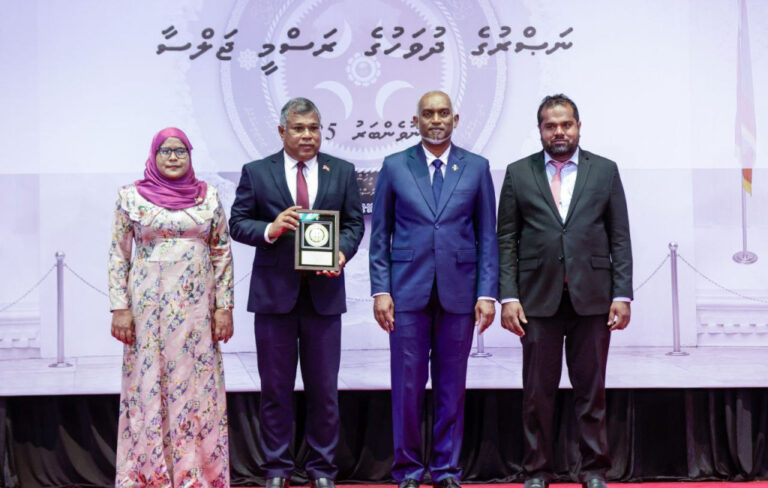 ނޮވެންބަރު 3ގެ ހަނދާނީ އައްޑަނަ ޝަހީދުންގެ ޢާއިލާތަކަށް ދެއްވައިފި