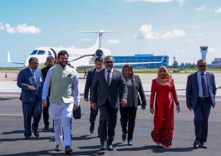 ހަނިމާދޫ އެއަރޕޯޓު ހުޅުވުމުގެ ރަސްމިއްޔާތަށް އިންޑިއާގެ ބޮޑުވަޒީރުގެ ޚާއްސަ މަންދޫބެއް
