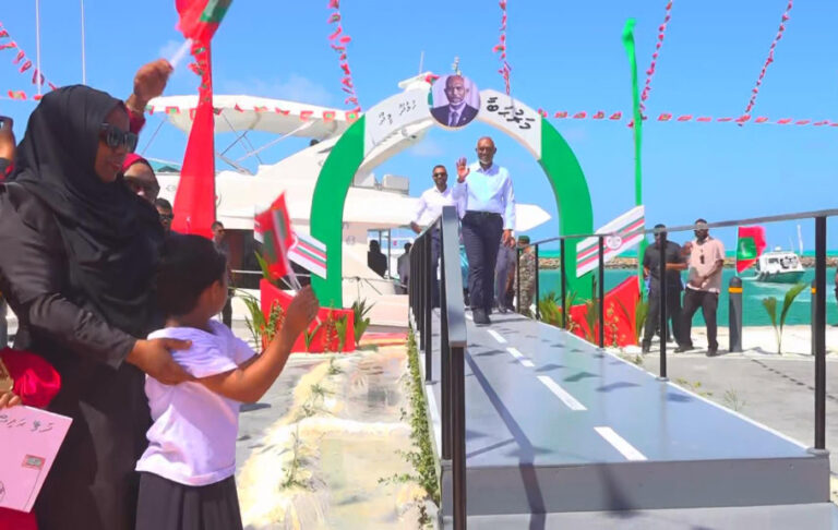 ހުޅުމީދޫން ރައީސަށް ހޫނު މަރުޙަބާއެއް
