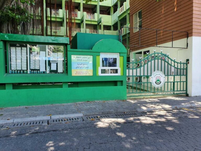 އަރަބިއްޔާ ސްކޫލް ހިންގި އިމާރާތް ތަޅާލައި ޕާކަކާއި ޕާކިން ޒޯނެއް ތަރައްގީކުރަނީ