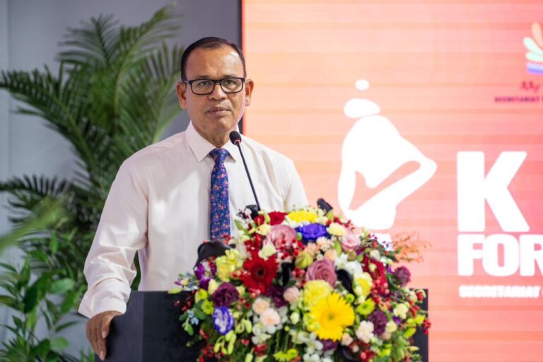އަތޮޅު ކައުންސިލް އުވާލިޔަސް އެއްވެސް މުވައްޒަފެއްގެ ވަޒީފާ ނުގެއްލޭނެ: އާދަމް ޝަރީފް