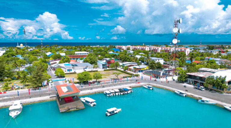 ފައިސާއަށް ހަށިވިއްކި ދެ މީހަކު ތިނަދޫން ހައްޔަރުކޮށްފި