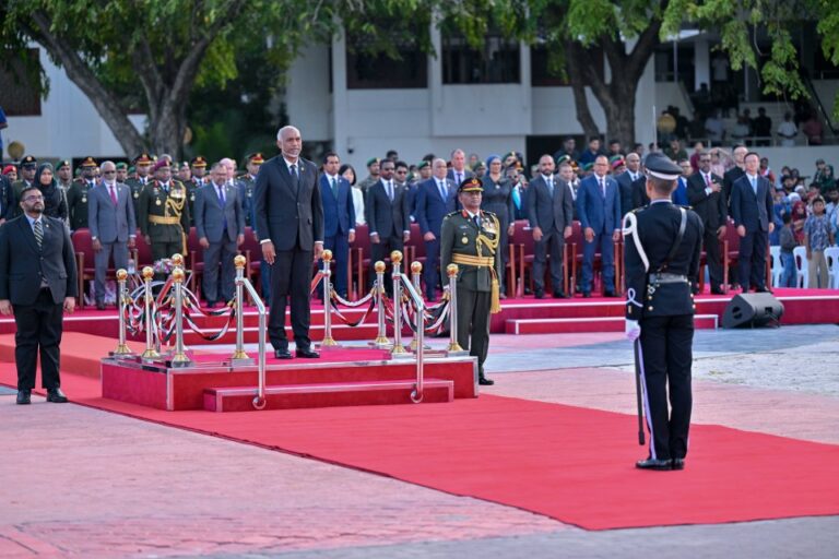 އަސްކަރީ ހުށަހެޅުމުގެ ހަރަކާތް ރައީސްގެ ދެކަނބަލުން ބައްލަވާލައްވައިފި