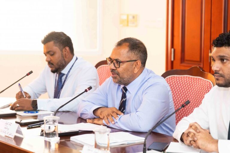 ހަނގުރާމައިގެ އަސަރު ބަލާ ކޮމިޓީ އަލުން އެކުލަވާލައި ޗެއާއަކަށް ޒަމީރު