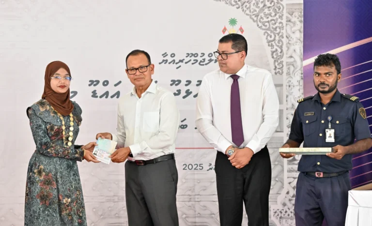 ހުޅުދޫ އަދި މީދޫގައި ޕާސްޕޯޓް ދޫކުރުމުގެ ޚިދުމަތް ފަށައިފި