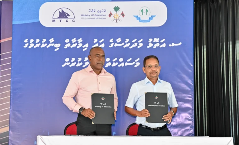 ސ. އަތޮޅު ސްކޫލުގެ އާ އިމާރާތް އެޅުމާއި ހުޅުދޫ އަދި މީދޫގެ ޞިއްޙީ މަރުކަޒު ތަރައްޤީކުރަން ޙަވާލުކޮށްފި