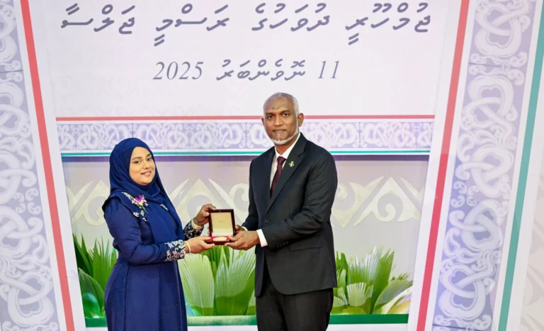 މަތީ ދަރަޖަ ހޯއްދެވި 34 ބޭފުޅަކަށް ޚާއްޞަ އިނާމު، ރައީސް ދެއްވައިފި
