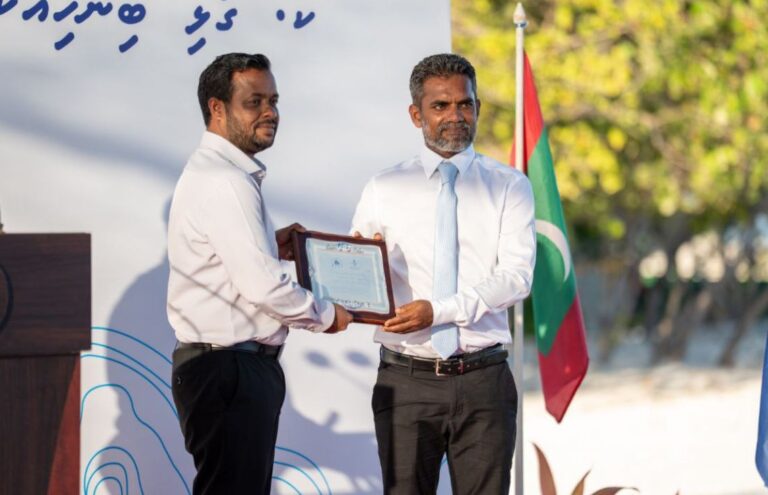 ސަރުކާރުގެ ފަރާތުން ގުޅީ ކައުންސިލަށް ހަނދާނީ ފިލައެއް އަރުވައިފި