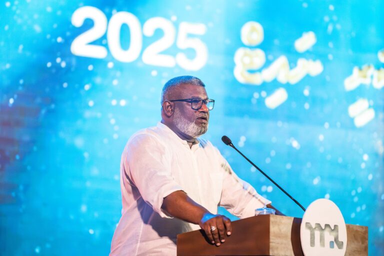 އެމްޕީއެލްގެ އެތެރޭގެ ތަހުގީގު: ކޮޅުވެއްޓީގެ ކެޕްޓަންގެ އަތުގައި ލައިސަންސެއް ނެތް