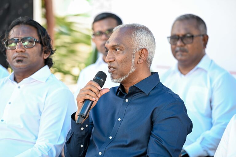 ރައީސް ބުދަ ދުވަހުގެ ރޭ ވިޔަފާރިވެރިންނާ ބައްދަލުކުރައްވަނީ