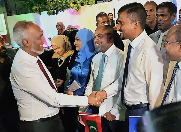 އައްޑޫ ސިޓީ މޭޔަރު ކަމަށް ޕީއެންސީގެ ޕްރައިމަރީގައި ވާދަކުރައްވަން ޑރ. އަދީލް ފޯމު ހުށަހަޅުއްވައިފި