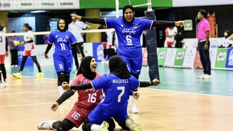 ދިވެހި ޤައުމީ އަންހެން ވޮލީ ޓީމަށް ރައީސް ހިތްވަރުދެއްވައިފި