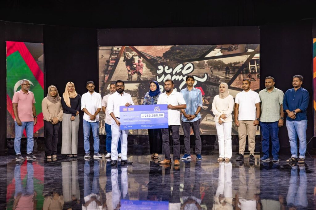 B 202512010105321764533132.8318