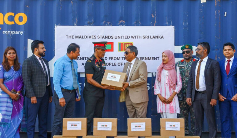 ރާއްޖެއިން ހަދިޔާކުރި 25،000 މަސްދަޅު ކޭސް ލަންކާއާ ރަސްމީކޮށް ޙަވާލުކޮށްފި