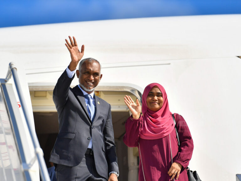 ރައީސްގެ ދެކަނބަލުން ސްރީލަންކާއަށް ކުރައްވާ ފުރަމާނަ ދަތުރުފުޅެއްގައި ފުރާވަޑައިގެންފި