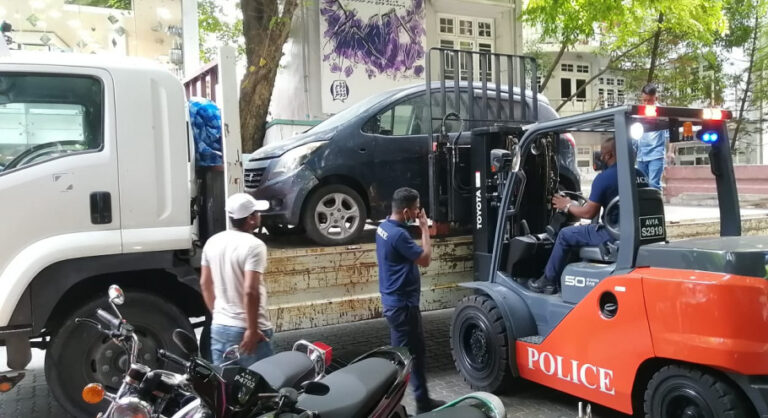 ޤަވާއިދާ ޚިލާފަށް ޕާކްކޮށްފައި ހުރި އުޅަނދުތަށް ނަގަން މިއަދު ފަށާނެ