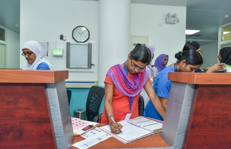 ވަކި މުއްދަތެއް ފަހުން ބިދޭސީ ނަރުހުންނާއި ޓީޗަރުން ރާއްޖޭގައި ވަޒީފާ އަދާކުރުން މަނާކޮށްފި