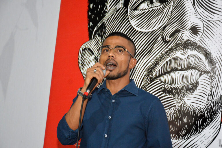 މީހަކަށް ފަސް ލައްކައަށްވުރެ ގިނަ ރުފިޔާ ދައްކަން އަލްހާނަށް ހުކުމެއް