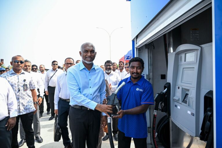 މަސްވެރިންނަށް ހެޔޮ އަގުގައި ތެޔޮ ފޯރުކޮށްދިނުމަށް ފުރަތަމަ ފިއުލް ޝެޑް ދުވާފަރުގައި ރައީސް ހުޅުއްވައިދެއްވައިފި