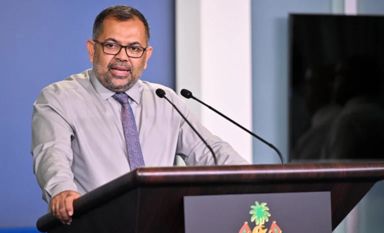 މިނިސްޓަރ ޒަމީރު ސަރޖަރީއެއް ފުރިހަމަކޮށްފި، ވަޒީރުގެ ހާލު