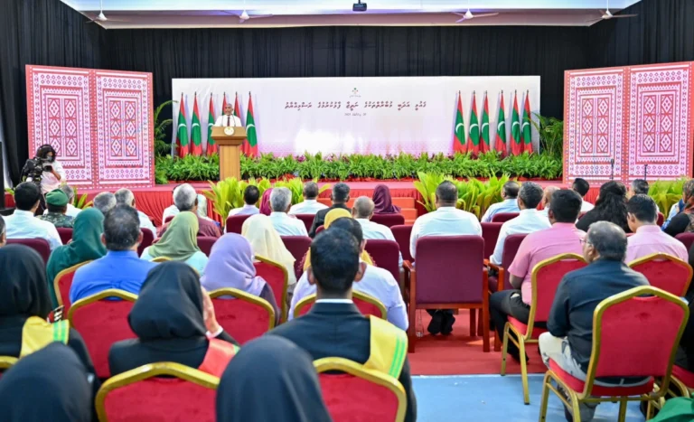 ޅަދަރީންނަށާއި ޒުވާނުންނަށް ދިވެހި މާދަރީ ބަސް ފޯރާނެ މަގުތައް ތަނަވަސްވެފައި އޮންނަން ޖެހޭނެ: ރައީސް