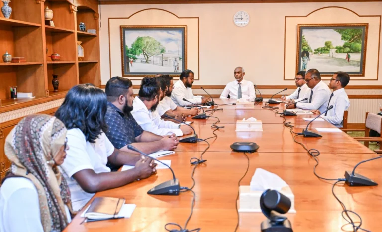 ޓެކްސީ ޑްރައިވަރސް އެސޯސިއޭޝަނާ ރައީސް ބައްދަލުކުރައްވައި މަޝްވަރާކުރައްވައިފި