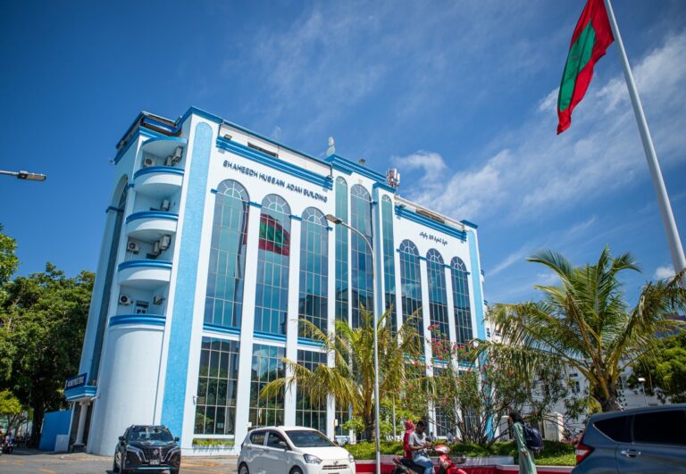 ތުއްތު ކުއްޖަކު ވިހެއިފަހުން މަރުވި މައްސަލައެއް، އޮތީ ޑަސްބިންގައި ކުނިވެފައި!