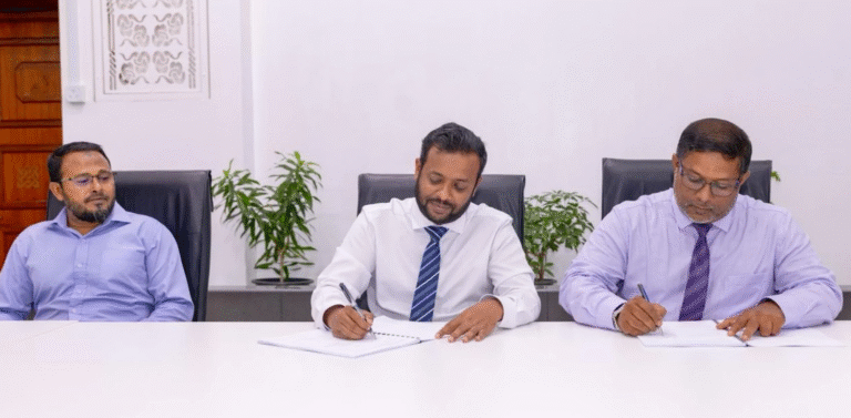 ފިޔޯރީގެ މަގު ހެދުމުގެ އެއްބަސްވުމުގައި ސޮއިކޮށްފި