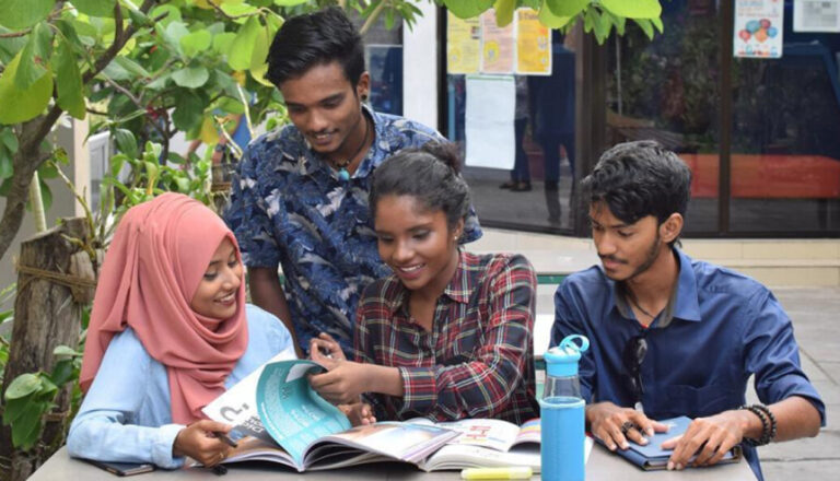 ވޭތުވެދިޔަ ދެ އަހަރު ހިލޭ ޑިގްރީ ސްކީމުގެ ދަށުން 6،000 ކުދިން ދަސްވެނިވެއްޖެ: ރައީސް