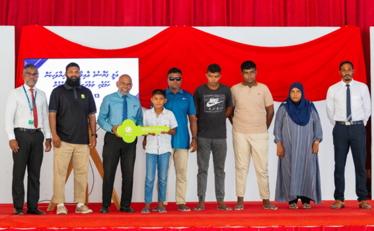 ދަތިހާލުގައި އުޅުނު ފެލިދޫ އާއިލާއަކަށް ހެޔޮއެދޭ ފަރާތްތަކެއްގެ ދީލަތި އެހީގައި ގެއެއް ބިނާކޮށްދީފި