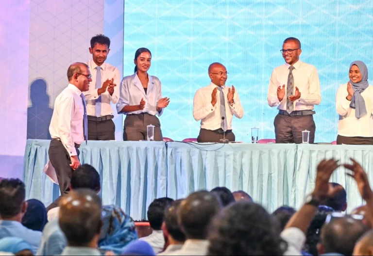 ޑިމޮކްރެޓްސްގެ ޓިކެޓުގައި ކައުންސިލް އިންތިޚާބަށް ވާދަކުރަން ހުޅުވާލައިފި