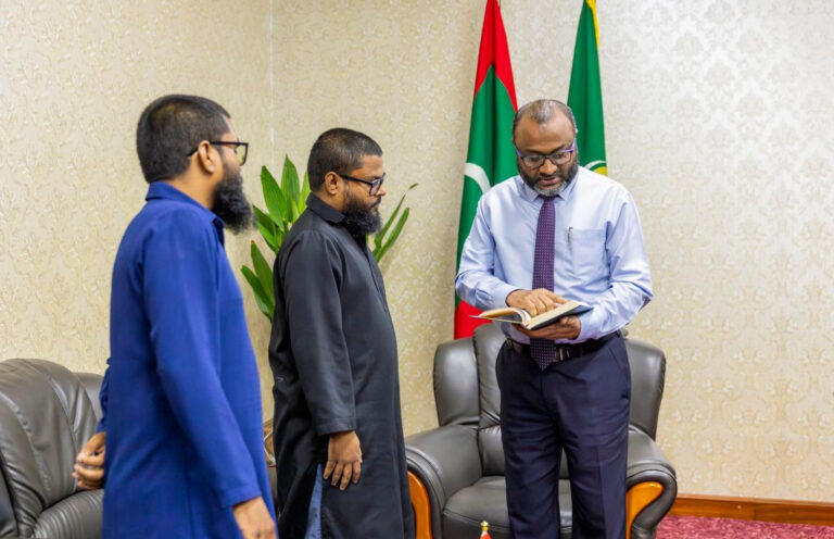 ޝިފާން އާއި ސިނާންގެ ހާފިޒްކަމުގެ ތާޖު