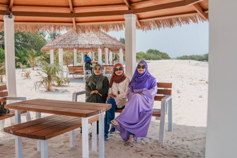 ކުޅުދުއްފުށީ ޑަބްލިއުޑީސީގެ ފަރާތުން ހެދި ބީޗްހަޓްތަކާއި ޖޯލިތަކުގެ މަސައްކަތް ނިންމާލައިފި