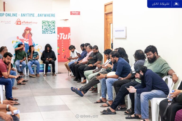 ސަރުކާރުގެ ޓެކްސީ ލައިނަށް އެއް ދުވަހުން 250 އަށްވުރެ ގިނަ މީހުންނާ އިންޓަވިއުކޮށްފި