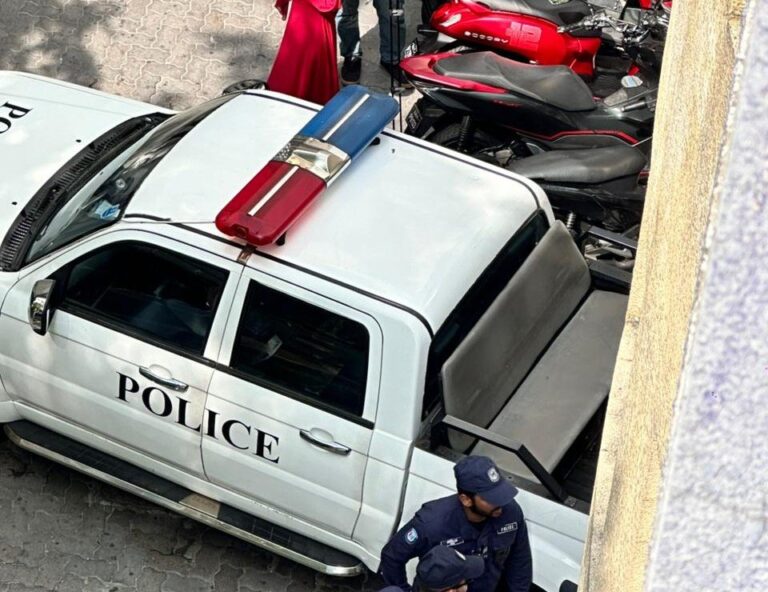 ސަނީ އުމަރު ދިރިއުޅުނުގެ ބަލައި ފާސްކުރަނީ