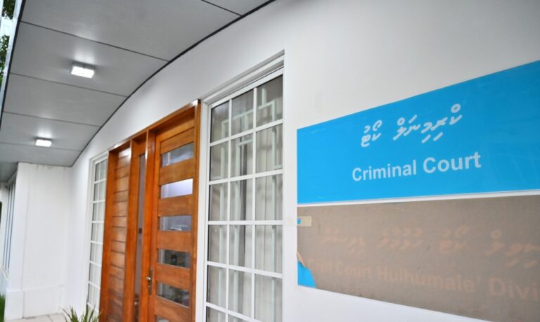 މީހަކު މަރާލި ބިދޭސީއަކު އުމުރަށް ޖަލަށްލައި 1.25 މިލިއަށް ދައްކަން އަންގައިފި