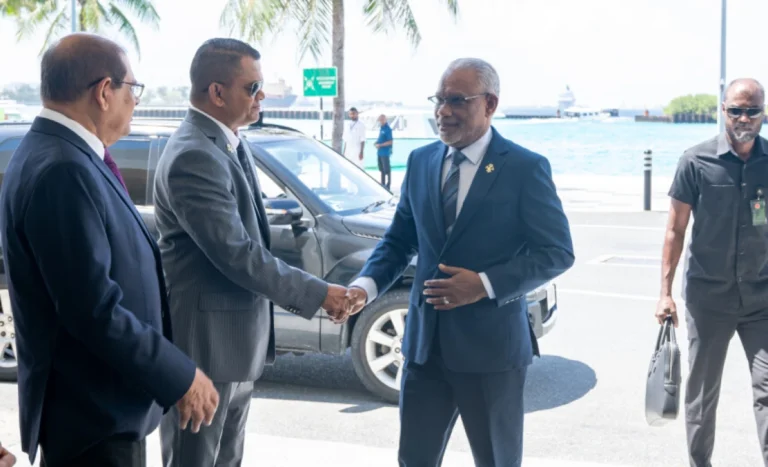 މަޖިލީހުގެ ރައީސް، ރަސްމީ ދަތުރުފުޅެއްގައި އިންޑިއާއަށް ފުރާވަޑައިގެންފި
