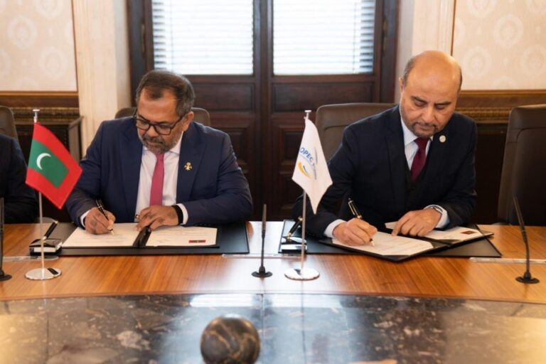 ރާއްޖެ އާއި އޯޕެކް ފަންޑާ ދެމެދު މުހިންމު އެއްބަސްވުމެއްގައި ސޮއިކޮށްފި